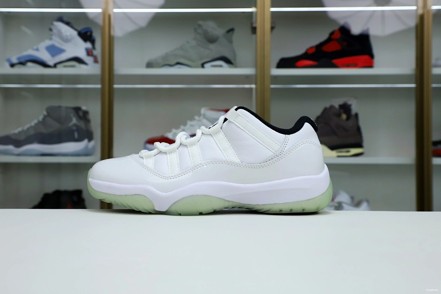 BLUE AIR LOW RETRO LEGEND 11 JORDAN 1004